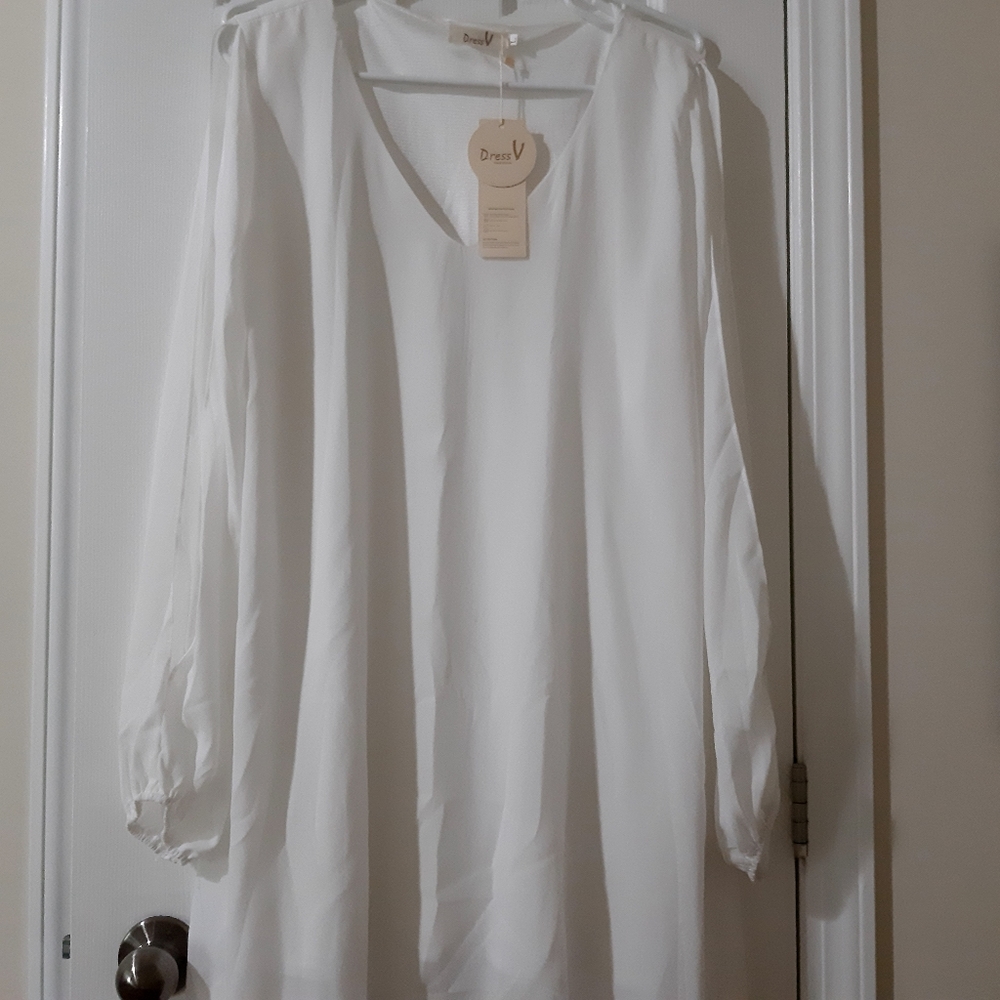 Dress V, size L new. Could wear as a dress or with legging.